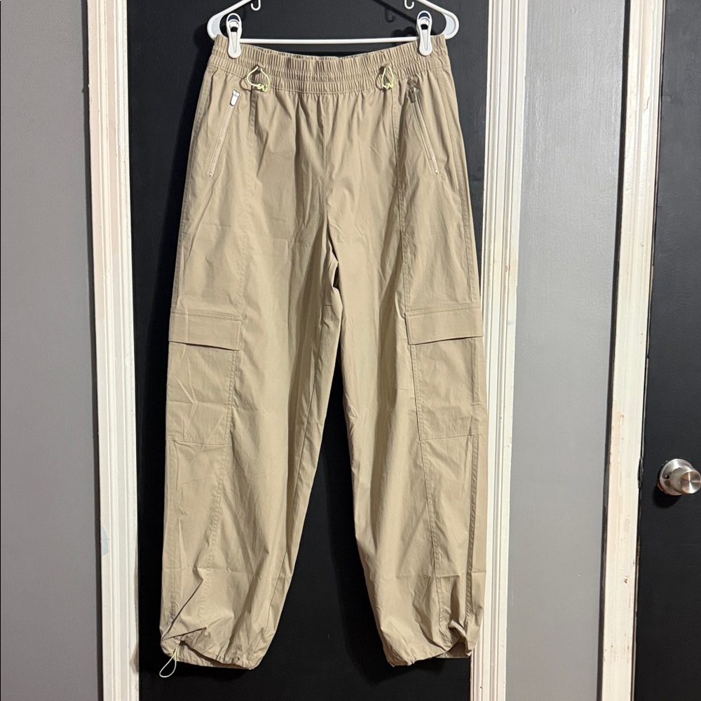 Athleta Oak Cascade Cargo Poplin Cinch Ankle Pants Size: M Inseam: 29.5”